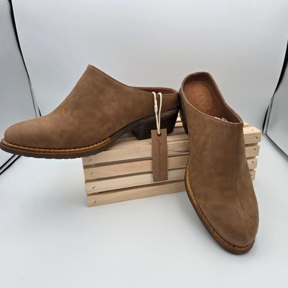 American Rag Women Faux Suede Mule Womans SZ‎ 10 Tan  Block Heel Slip On Bootie